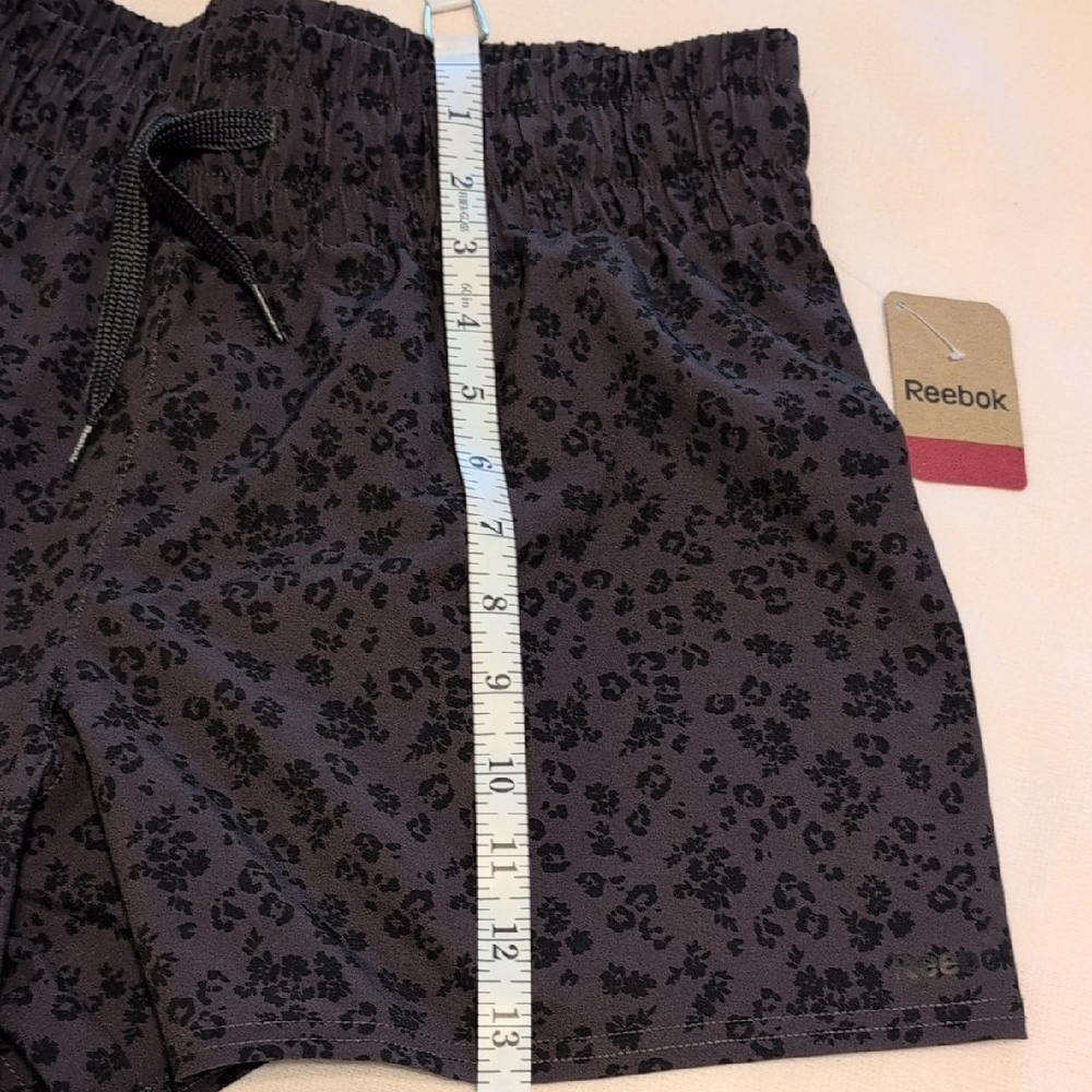 Reebok Women's Charcoal Animal Print Shorts Size Large - Picture 5 of 9